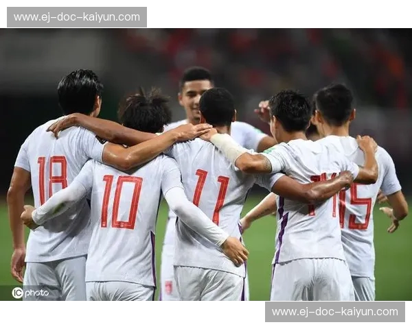 巴伊亚vs戈亚尼:南国足球的荣耀对决,激情碰撞点燃绿茵梦想! 巴伊亚vs戈亚尼:南国足球的荣耀对决,激情碰撞点燃绿茵梦想!